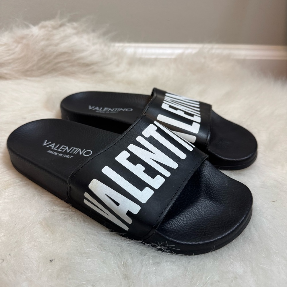 Valentino Slip On Pool Slides by Mario Valentino 37 - Picture 5 of 7